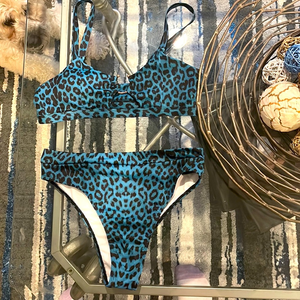 Shein high rise size L. leopard print with gold piece in bra. Adjustable straps.